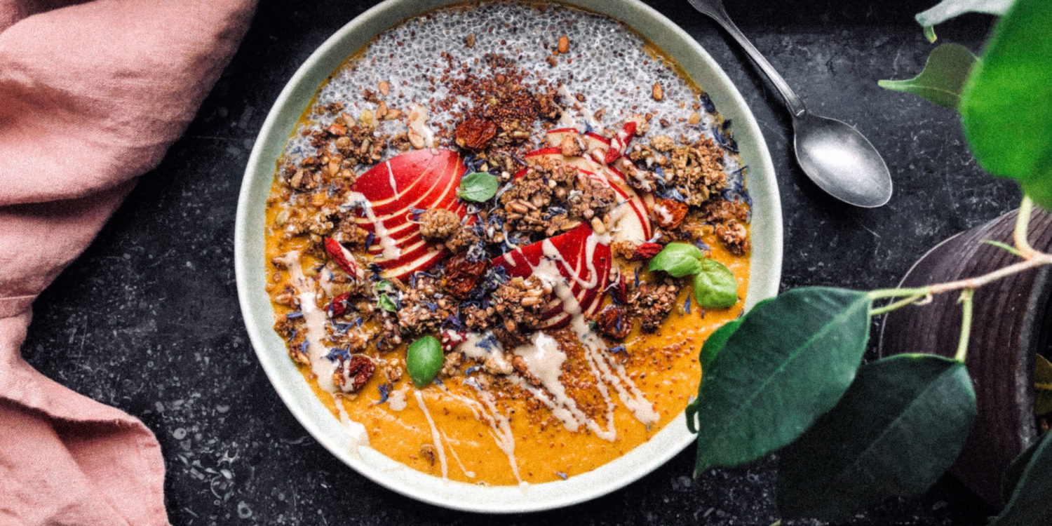 Plant-based-by-Thess_Smoothie-bowl-rotated